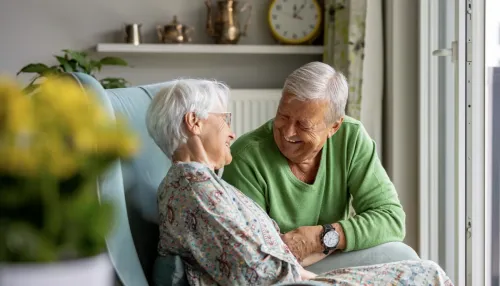 Glückliches Seniorenpaar zu Hause